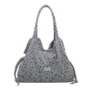 Bolso de hombro con diseño de nicho estampado de leopardo, bolso tote de gran capacidad para mujer, nuevo bolso de moda 2026 versátil para el día a día, casual y elegante