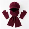 Conjunto de tres piezas para mujeres de mediana edad y mayores: gorro de punto grueso y cálido de otoño e invierno, gorra de béisbol de pelo de conejo, bufanda y guantes