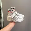 Tênis Esportivo Infantil 2026 Primavera/Outono Novo Estilo Tênis de Treino Alemão para Meninos Sola Macia Confortável na Moda Versátil Casual para Meninas