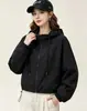 Nueva chaqueta con capucha de otoño con un diseño elegante para mujeres petite, gabardina corta informal con cremallera de corte holgado para mujer