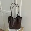 Bolso tote de gran capacidad a cuadros estilo coreano para mujer, nuevo modelo de moda 2026, bolso de hombro versátil con un toque de alta gama y tendencia