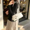 Bolsa de mão nova, estilosa e da moda, casual e moderna, com um design simples e elegante, perfeita para o verão de 2026, uma bolsa de ombro feminina única e estilosa