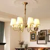 Lámpara de araña para sala de estar de ambiente vintage estilo francés, lámpara de dormitorio minimalista retro americana, lámpara de araña para comedor de tela, hierro y otros materiales