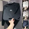 2025 Nueva Camiseta de Terciopelo para Hombre de Otoño e Invierno Casual de Manga Larga con Empalme Moda Sudadera de Cuello Redondo Versátil Top Básico