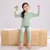 Conjunto de Pijama Redondo para Niños Dos Piezas Estilo Otoño/Invierno Unisex Suave Pegajoso Agradable a la Piel Color Sólido Versátil Cálido Conjunto para Estar en Casa