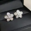 Novo Estilo Inspirado em Celebridades da Versa, Brincos Florais de Luxo Leve, Brincos Versáteis de Florzinha de Cinco Pétalas Exquisita Banhados a Ouro 18K