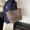 Bolso Retro de Primavera y Verano de Gran Capacidad para Mujer, Nuevo Bolso de Mano para Viaje con Estampado de Leopardo de Moda, Bolso Tote de Temperamento a la Moda para Mujer