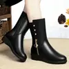 Zapatos de mamá, zapatos de algodón para otoño e invierno, de suela plana, forrados de felpa, engrosados, cuero suave, cálidos, antideslizantes, botines hasta la pantorrilla para mujeres de mediana edad y mayores
