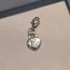 Sapatilhas de balé no mesmo estilo da Jennie com corrente de laço de pérola em formato de coração prateado Fivela de sapato com letra DIY Fecho de flor