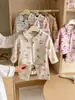 Nuevo conjunto de pijama de lana y seda para niños de otoño e invierno, ropa para el hogar para niños mayores, conjunto de dos piezas de cárdigan estampado para niñas, conjunto para niños