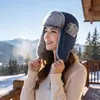 Chapéu Corta-Vento com Proteção para Orelhas Outono e Inverno, Chapéu à Prova de Frio para Exterior, Chapéu Lei Feng de Inverno, Chapéu de Algodão Quente com Forro de Lã e Espessado, Essencial para Veículos Elétricos