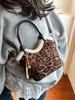 Bolso Cubo Helado Retro de Felpa con Combinación de Colores para Mujer 2025 Otoño Nueva Moda Versátil Estilo Extranjero Bolso de Hombro Cruzado Único