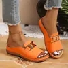 Chinelo Feminino de Comércio Exterior Anabela Solado Grosso 2025 Novo Transfronteiriço Tamanho Grande Moda Casual Simples Fivela de Metal Sandálias Peep-Toe