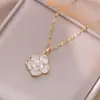 Collar para Mujer Moda Nicho Nuevo Diseño Colgante Celebridad de Internet Flor de Zircón Bauhinia Giratoria Temperamento Collar de Acero Titanio
