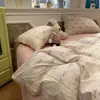 Novo Conjunto de Roupa de Cama de Gaze Amassada de Quatro Peças com Acabamento em Renda e Design Floral, Uso Doméstico Capa de Edredom Duplo e Lençol de Cama Venda por Atacado