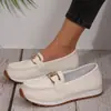 Zapatillas casuales de suela gruesa para mujer, zapatos casuales de comercio exterior con cadenas metálicas, nuevos zapatos de verano 2025 talla grande