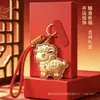 Colgante dorado con tema de oveja, oveja del zodiaco en pan de oro, cadena para teléfono de hilo rojo, colgante para bolso, accesorios del año de la oveja, regalos personalizados