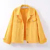 Foto real de la nueva chaqueta vaquera colorida para estudiantes, holgada y estilosa, top de color caramelo, chaqueta casual estilo Hong Kong