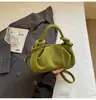 Bolso de Mano Cuadrado Pequeño con Textura de Gamuza Retro para Mujer 2025 Invierno Nuevo Estilo Casual Versátil Elegante Bolso de Hombro Cruzado