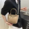 2026 Nueva Moda Invierno Estilo Coreano Tendencia Estética Color Sólido Casual Simple Cruzado al Hombro Bolso de Mano Bolso Cubo para Mujer