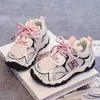 Zapatos de papá modernos para niños, modelo otoño e invierno 2026, malla transpirable, zapatillas deportivas unisex para exteriores, zapatillas casual de moda