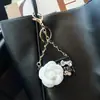 Modelo de Bolso de Camelia Creativo Estilo Nuevo Estilo Chanel Accesorios de Lazo de Cristal Llavero de Coche Colgantes para Bolso