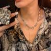 Collar de moda estilo hip hop para mujer, estilo frío, con diseño de nicho de circonita de color de alta calidad y cruz de acero de titanio dulce y fresco.