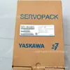 Nuevo en stock YASKAWA/Yaskawa variador SGD7S-7R6A10B202 oferta especial