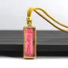 Venta al por mayor del fabricante Arena Mineral Pintada a Mano Acero de Titanio Thangka Zaki Lamu Amarillo Riqueza Mineral Pequeño Thangka Portátil Buda Amuleto Colgante Collar