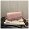 Bolsa de Ombro Transversal Versátil Simples Elegante de Corrente de Luxo Retrô Moda Outono 2026 Design de Nicho