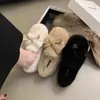 Zapatos peludos de suela gruesa, súper elegantes para mujer, perfectos para usar al aire libre en el invierno de 2026. Nuevos zapatos Mary Jane de algodón sin cordones, forrados de polar