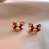 Pendientes Gulia Caballo Rojo para Mujer 2025 Nuevo Estilo Popular Pendientes de Gama Alta Pendientes Muy Bonitos Que No Necesitan Quitarse al Dormir