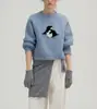 Suéter de Punto Cálido con Mangas Raglán Suave de Lana de Oveja Perezosa Escandinava 'Penguin Park' para Mujer en Otoño e Invierno