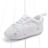 Nuevo deportivo de otoño Corazones cinco estrellas zapatos de bebé zapatos para niños pequeños suela blanda zapatos de onda pequeña Blanco al por mayor 0813