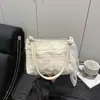 2026 Nova Moda Casual Doce Estilo Coreano Versátil Nicho Laço Transversal Pequena Bolsa Quadrada com Senso de Design e Luxo Leve