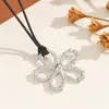 Colar com Corda Preta Ajustável Cortado Flor Blogger Coreana Ins Simples Versátil Elegante Corrente para Suéter