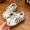 Nuevas Zapatillas Deportivas Casuales Versátiles para Niñas Primavera 2026 Estilo KT Cat Dibujos Animados Suela Suave Antideslizantes Estilo Forrest Gump para Niños Pequeños