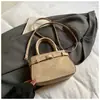 Bolso de Mano Pequeño de Alta Gama Estilo Coreano para Mujer 2026 Nuevo Modelo Bolso de Hombro Retro Sencillo para el Trabajo y los Viajes Diarios Bolso Cruzado de Moda
