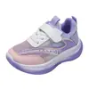 Zapatillas blancas para niños, zapatillas deportivas para niñas, malla transpirable, suela suave, nuevo modelo de verano, zapatillas ligeras para correr para niños mayores