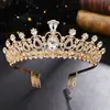 Elegante Tiara de Aleación de Oro y Cristal para Mujer, Adorno para la Cabeza Nupcial con Acentos de Pedrería para Ocasiones Especiales, Fiestas de Graduación, Cumpleaños y Concursos