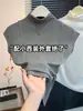 Camiseta de medio cuello alto con mangas casquillo para mujer, con conciencia del diseño, nuevo estilo principios de otoño 2026, cintura ceñida, corte ajustado, elegante, versátil, top de manga corta