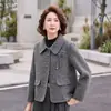 Ropa exterior de nuevo estilo para otoño e invierno para mamás, diseñada para figuras petite, con un corte chic y estilizado, disponible en tallas grandes y versátil para varios atuendos.