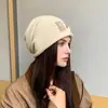 Chapéu de Tricô Empilhado Outono e Inverno Moda Quente Aba Dobrável Gorro com Letras Viagem ao Ar Livre Afina o Rosto Chapéu com Cordão Proteção para Ouvido