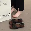 Pantuflas de exterior para mujer para el verano de 2025, nuevo modelo popular, de moda para personas menudas, de suela gruesa, que aumentan la altura, a la moda, versátiles y sandalias antideslizantes