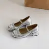 Sapatos rasos brancos de salto grosso estilo francês retrô da moda para mulheres, novos sapatos de salto alto JK Mary Jane de verão 2026