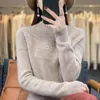 Otoño e Invierno Nuevo de una línea Listo para usar Con cortes Medio cuello alto Suéter de punto de manga larga para mujer Ajuste holgado que estiliza Suéter de punto para usar debajo