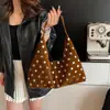 Bolsa Tiracolo com Rebite Transfronteiriça para Mulheres 2026 Nova Tendência Estilo Motociclista Bolsa Tote Moderna de Grande Capacidade Bolsa de Mão Bolsa de Ombro