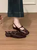 Sandalias de Tacón con Calados para Mujer Chuyuji Modelo Nuevo Verano 2026 Sandalias Transpirables de Punta Cerrada para Faldas