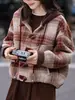 Chaqueta Corta con Capucha de Cuadros Contrastantes Estilo Perezoso 25 Años Otoño Nuevo Holgada Casual que Reduce la Edad
