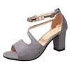 Sapatos de Salto Alto Europeus e Americanos Transfronteiriços para Mulheres com Salto Bloco Atacado Sandálias Novo Estilo 2025 para Mulheres Tendência Versão Coreana Atacado Tamanhos Grandes
